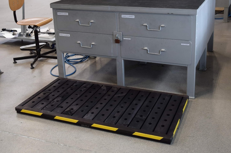 podesty maszynowe antypoślizgowe